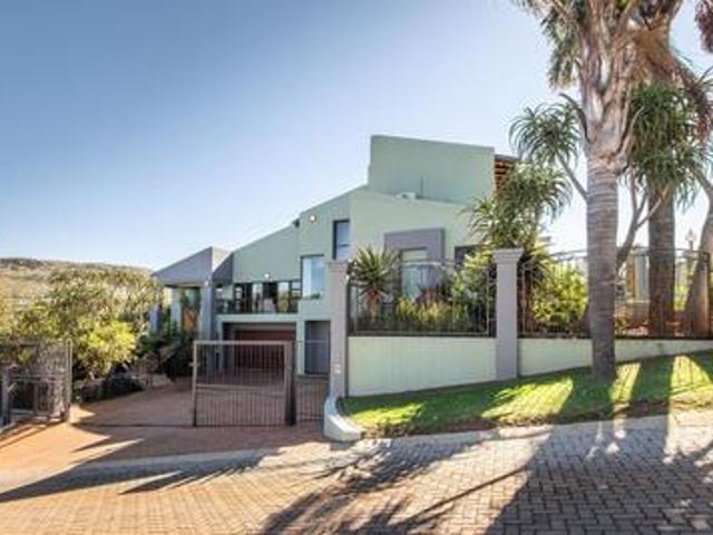 4 bedroom house with study and flatl.