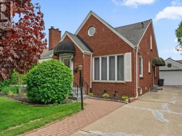 4 Bedroom House Windsor ON 102468562