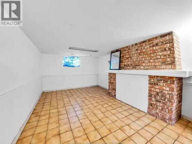 4 Bedroom House Windsor ON 102578994