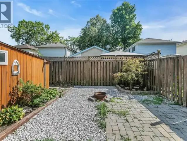 4 Bedroom House Windsor ON 102752808