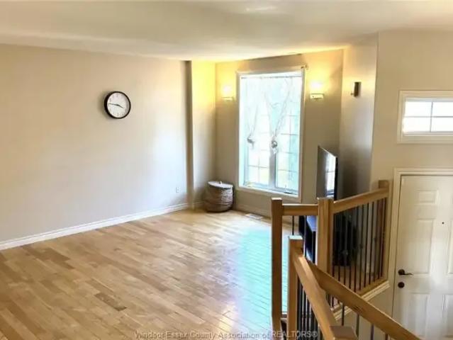 4 Bedroom House Windsor ON 102915418