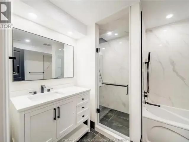 4 Bedroom House Windsor ON 102204328