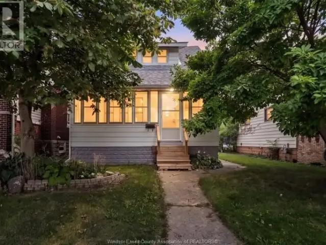 4 Bedroom House Windsor ON 104471078