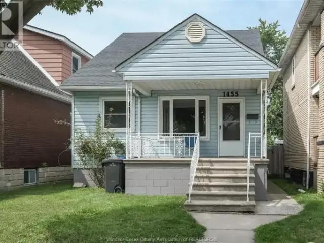 4 Bedroom House Windsor ON 104507018