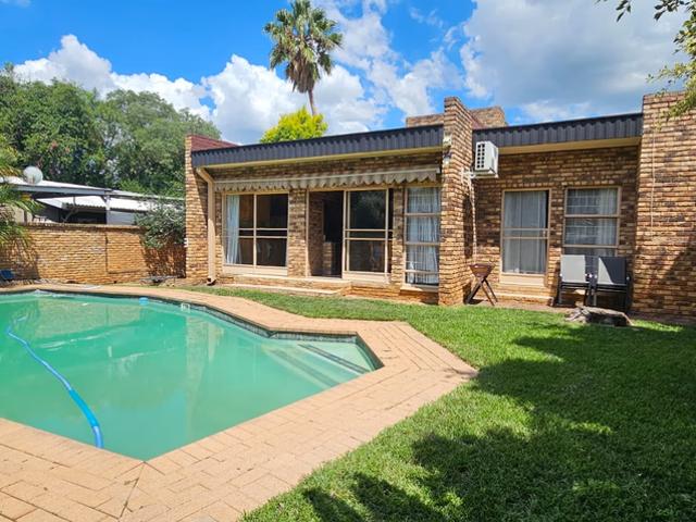 4 Bedroom House To Let in Brits Central