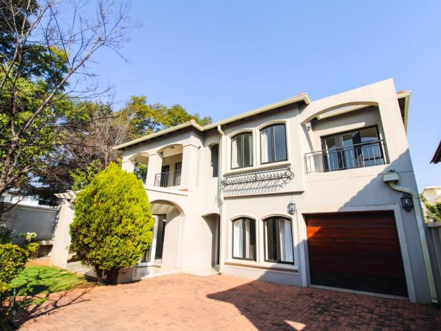 4 Bedroom House To Let in Bryanston