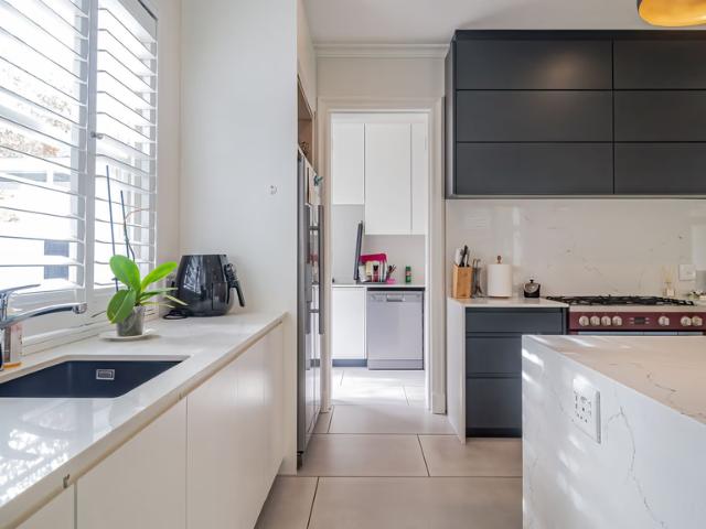4 Bedroom House To Let in Constantia