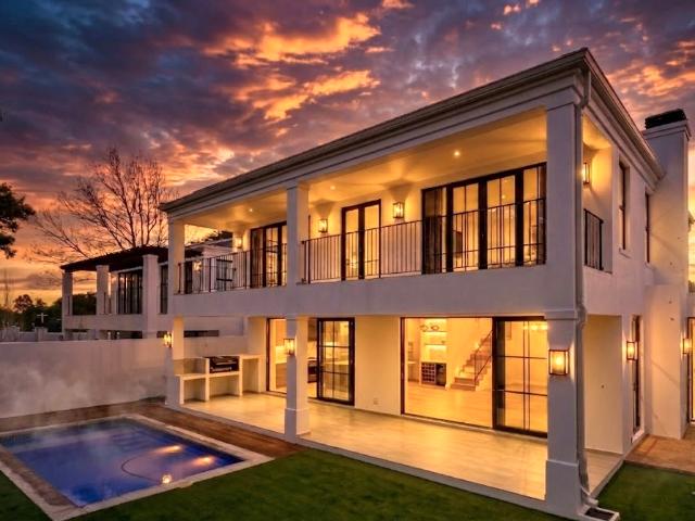 4 Bedroom House To Let in Constantia Vale