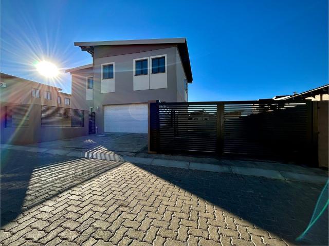 4 Bedroom House To Let in Donkerhoek AH