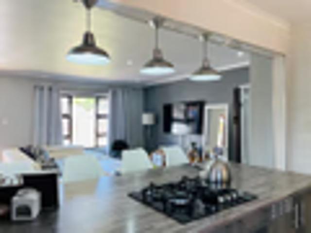 4 Bedroom House To Let in Edgemead
