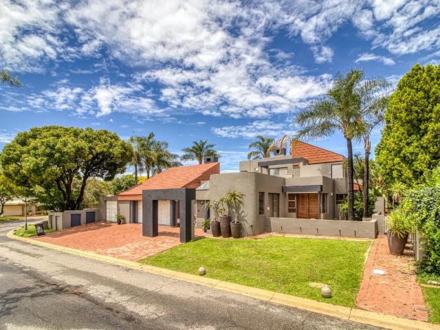 4 Bedroom House To Let in Fourways Gardens