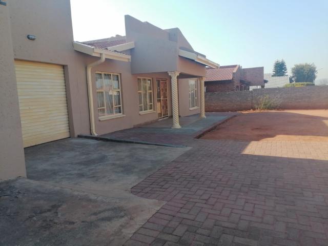 4 Bedroom House To Let in Geelhoutpark