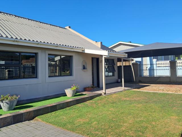 4 Bedroom House To Let in Kleinbaai