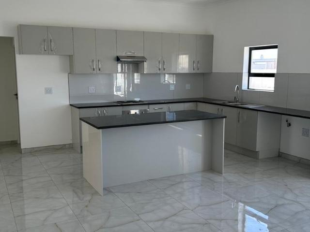 4 Bedroom House To Let in Laguna Sands