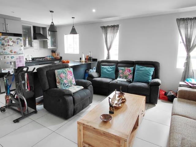 4 Bedroom House To Let in Lovemore Park