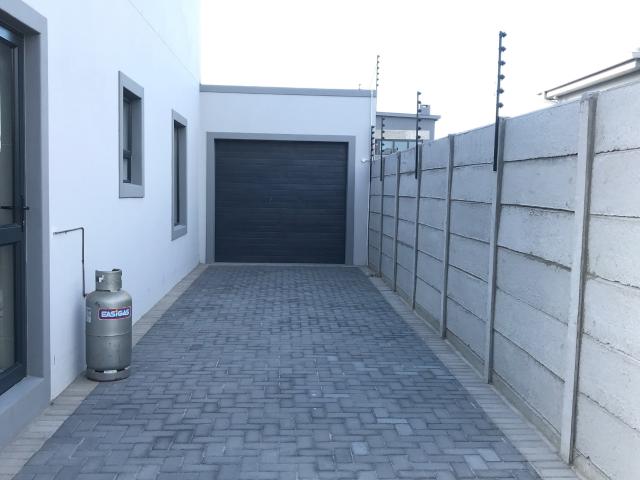 4 Bedroom House To Let in Parklands North