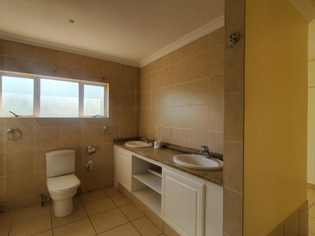 4 Bedroom House To Let in Somerset Park