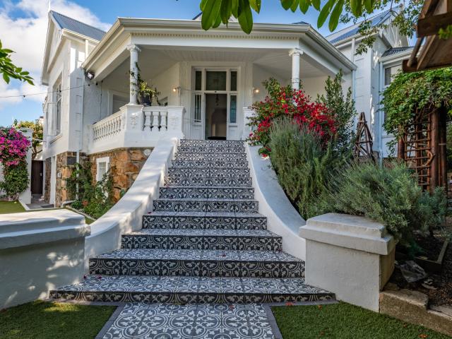 4 Bedroom House To Let in Tamboerskloof