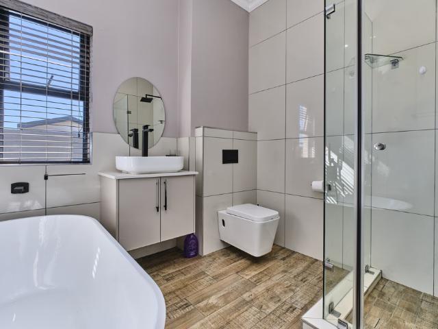 4 Bedroom House To Let in Waterfall Country Estate