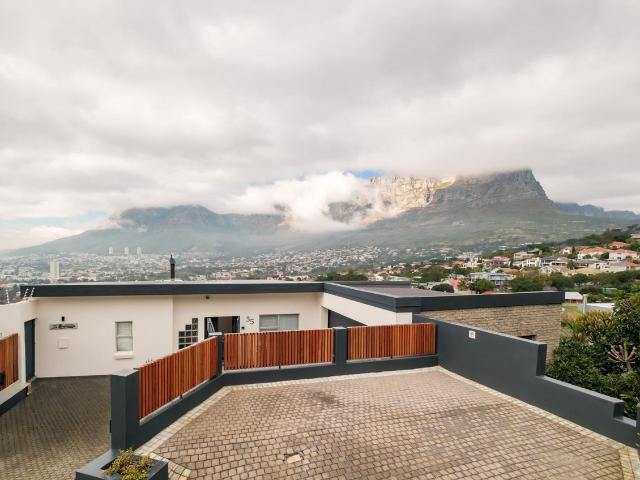 4 Bedroom house to rent in Tamboerskloof, Cape Town