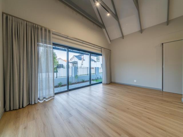 4 Bedroom House To Rent in Val de Vie Estate