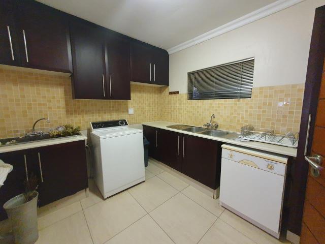 4 Bedroom House To Rent in Waterkloof Ridge