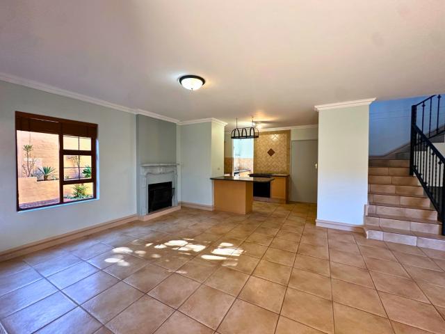 4 Bedroom House To Rent in Waterkloof Ridge
