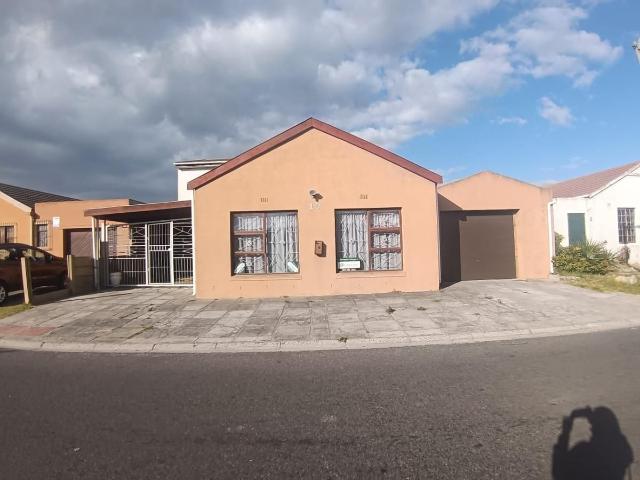 4 Bedroom house to rent in Weltevreden Valley, Mitchells Plain