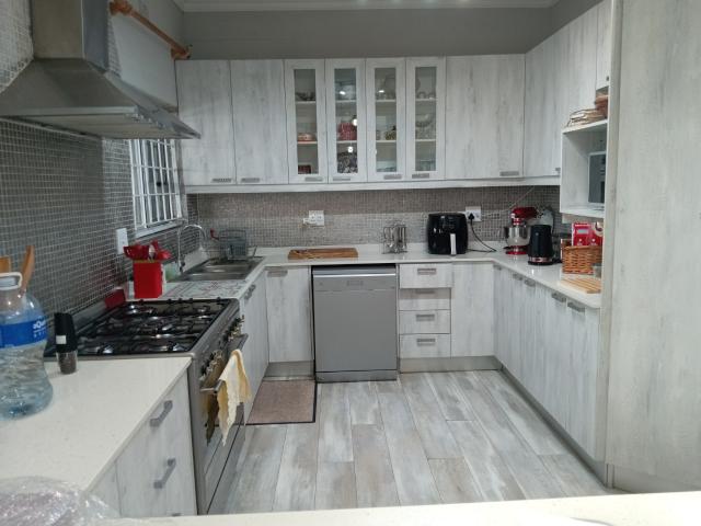 4 Bedroom House To Rent in Belgravia