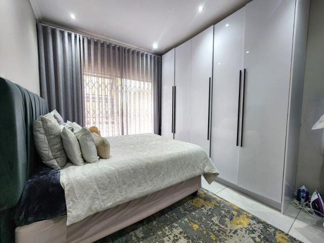 4 Bedroom House To Rent in Faerie Glen
