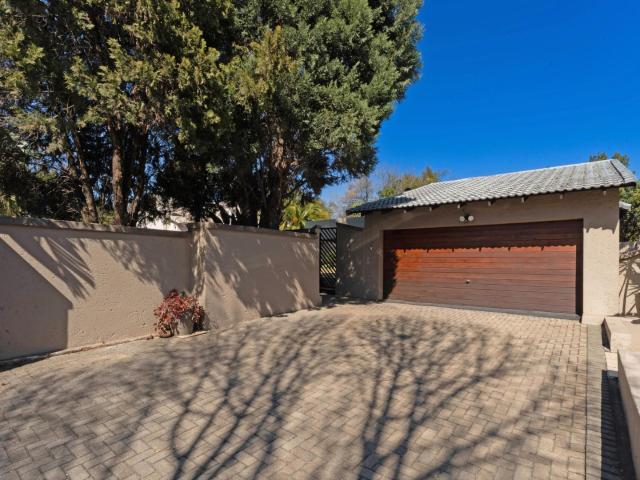 4 Bedroom House To Rent in Fourways Gardens