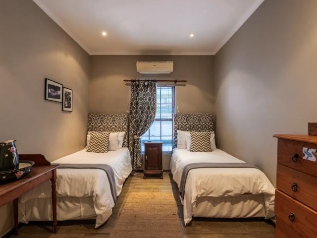 4 Bedroom House To Rent in Franschhoek