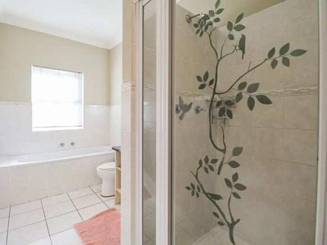 4 Bedroom House to Rent in Heatherlands