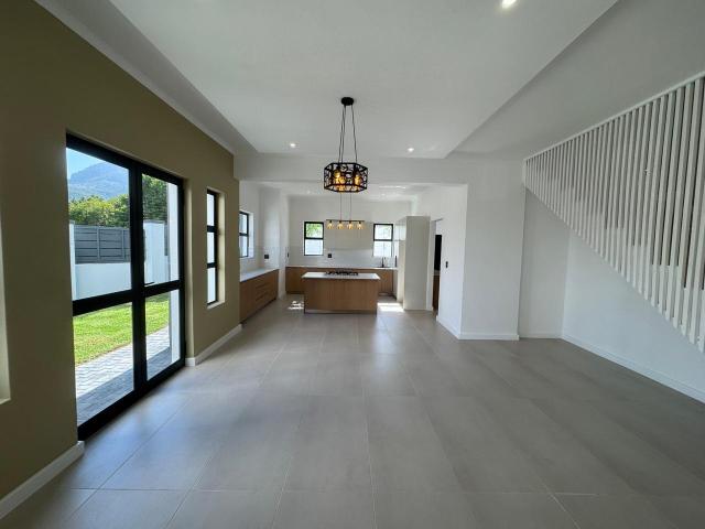 4 Bedroom House To Rent in Helena Heights