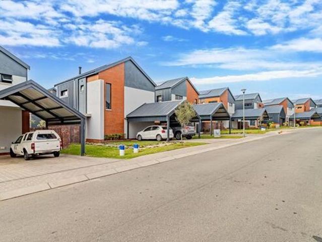 4 Bedroom house to rent in Jackal Creek Golf Estate, Randburg