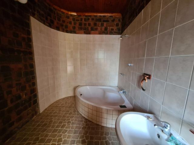 4 Bedroom House To Rent in Meer En See
