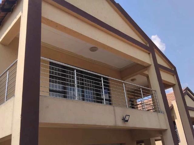 4 Bedroom House to Rent in Model Park