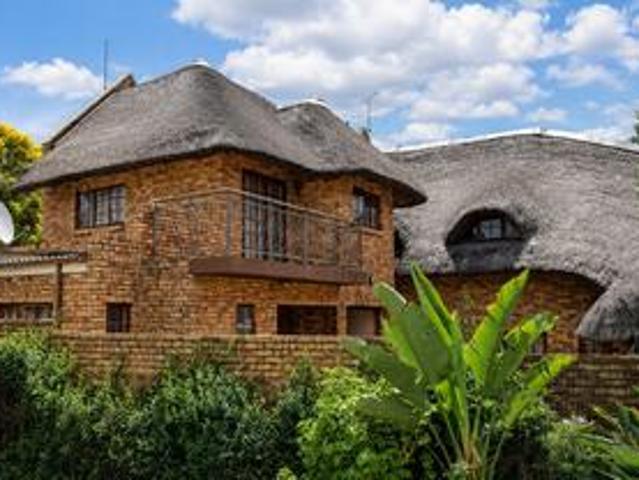 4 bedroom house to rent in moreleta park