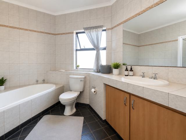 4 Bedroom House To Rent in Olympus AH