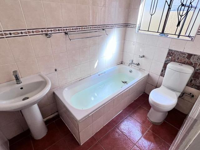 4 Bedroom House To Rent in Ormonde View