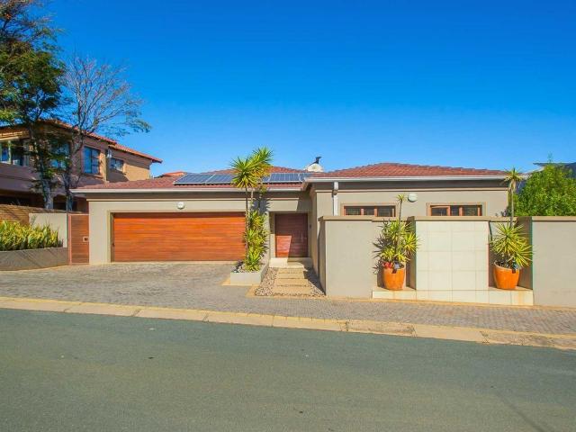 4 Bedroom house to rent in Radiokop, Roodepoort