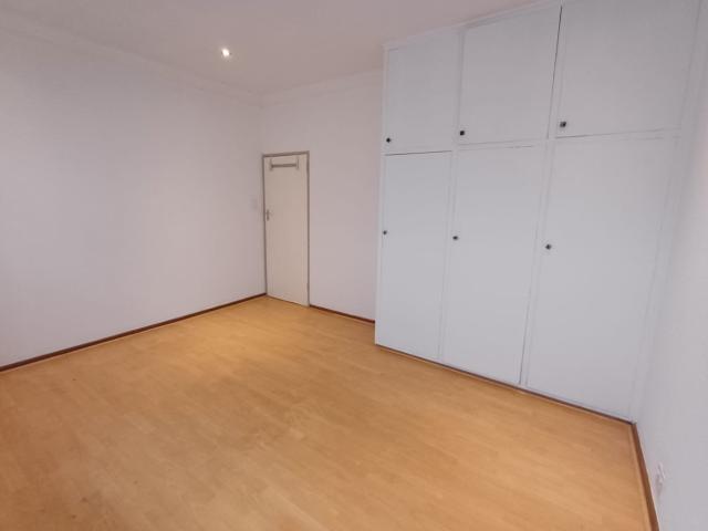 4 Bedroom House To Rent in Rondebosch East