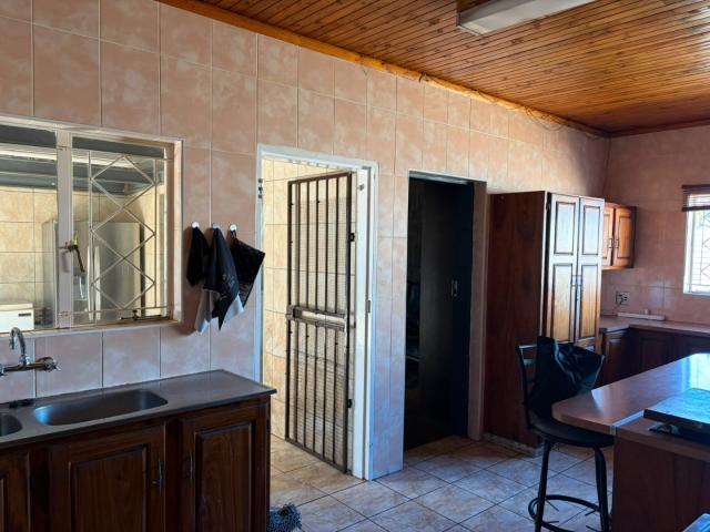4 Bedroom House To Rent in Rothdene