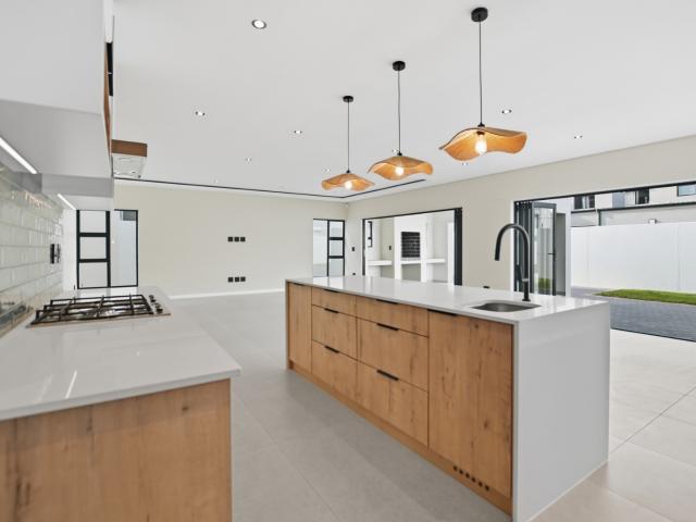 4 Bedroom House To Rent in Sandown