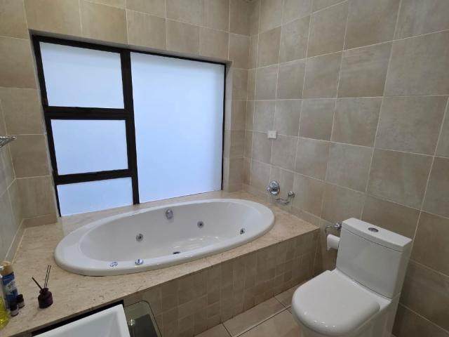 4 Bedroom House To Rent in Somerset Park