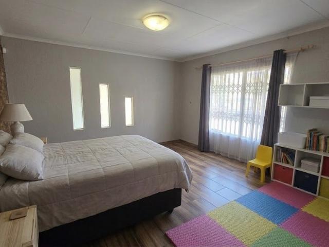 4 Bedroom House To Rent in Sunward Park