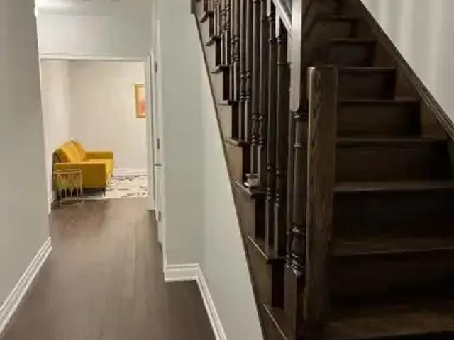 4 Bedroom House Vaughan ON 102752776
