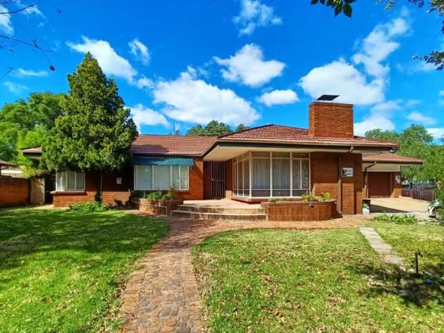 4 Bedroom House Vanderbijlpark CW 5 Vanderbijlpark CW 5 103342780