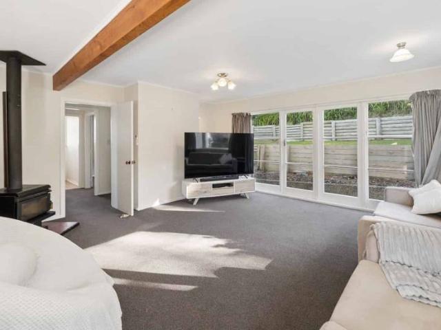 4 Bedroom Home with Views – Titahi Bay