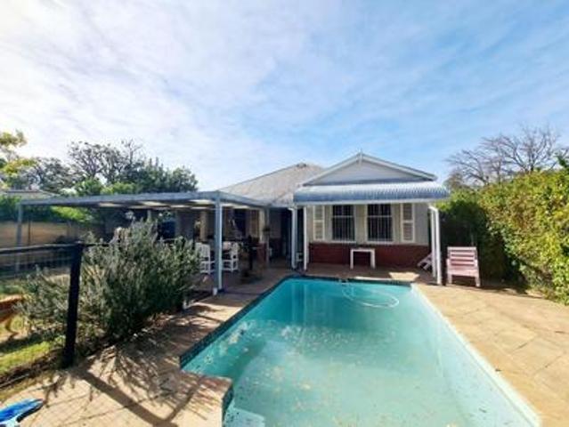 4 bedroom home for sale/ 14a milner street